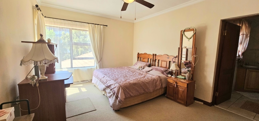 5 Bedroom Property for Sale in Birdwood Estate North West